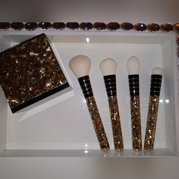 Sonia Kashuk Rising Star 4 piece brush set & brush cup